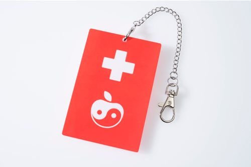 椎名林檎グッズの「諸々券ケース」とヘルプマークが酷似で炎上！